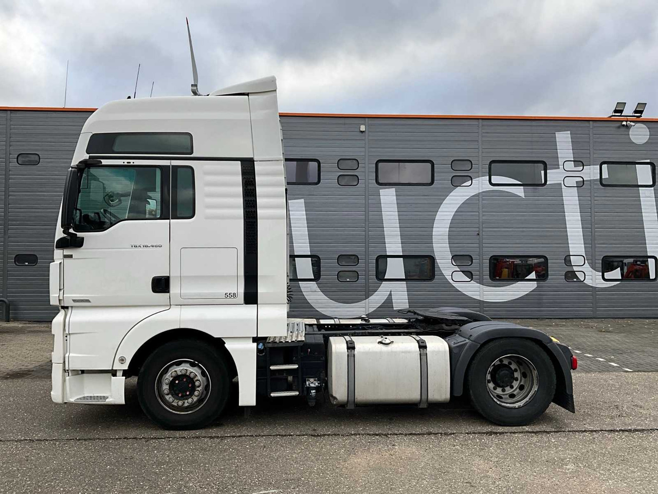 2018 MAN TGX 18.460 4X2 EURO6 TRUCK - Camión: foto 2 2018 MAN TGX 18.460 4X2 EURO6 TRUCK - Camión: foto 2