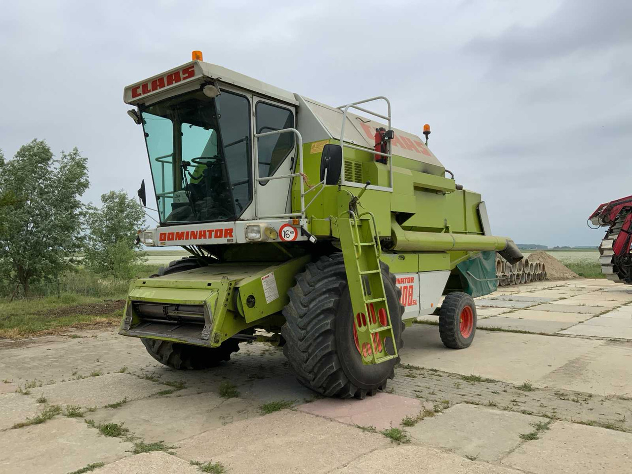 Claas Dominator 108 SL - Cosechadora de granos: foto 1 Claas Dominator 108 SL - Cosechadora de granos: foto 1