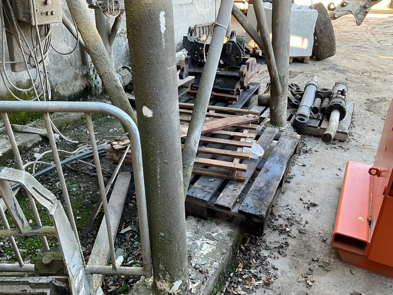 Concrete silo - Maquinaria para hormigón: foto 5 Concrete silo - Maquinaria para hormigón: foto 5