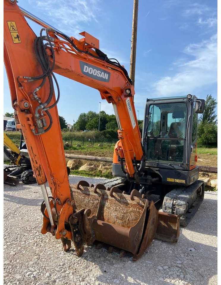 DOOSAN - DX 62R-3 - MIDI-EXCAVATOR - 2018 - Excavadora: foto 1 DOOSAN - DX 62R-3 - MIDI-EXCAVATOR - 2018 - Excavadora: foto 1