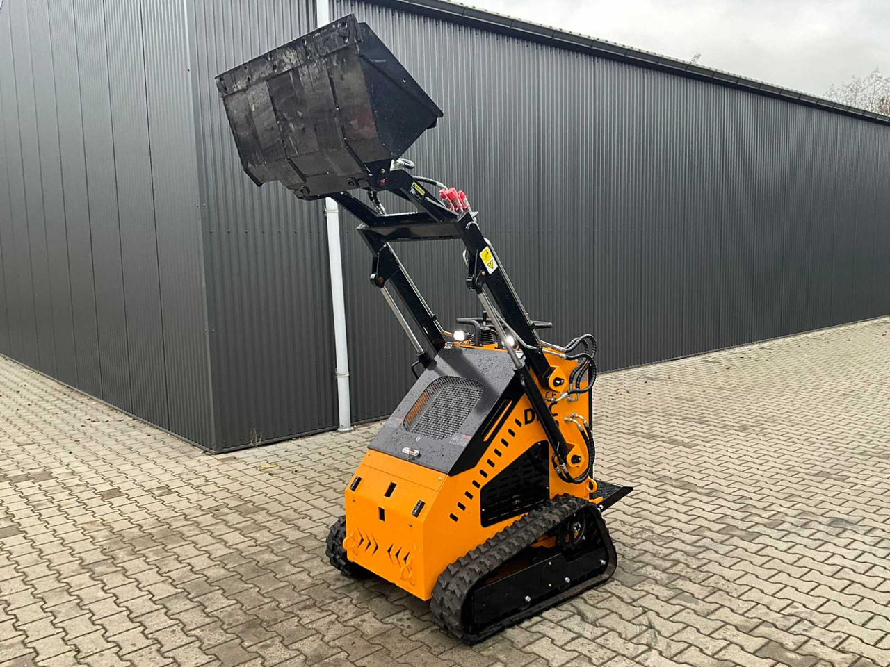DPC HT-320 - Minicargadora: foto 5 DPC HT-320 - Minicargadora: foto 5