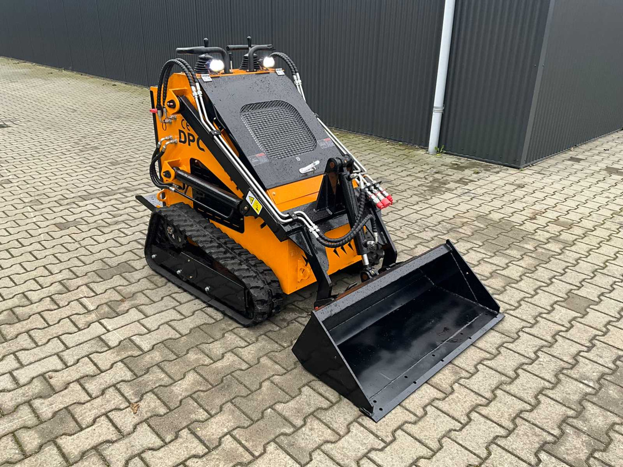 DPC HT-320 - Minicargadora: foto 2 DPC HT-320 - Minicargadora: foto 2