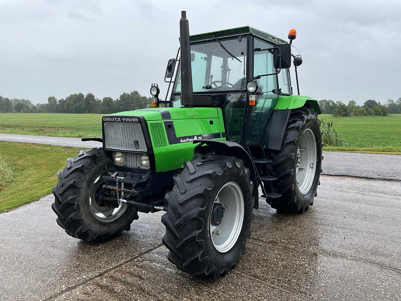 Deutz-Fahrenheit AgroPrima 4.31 - Tractor: foto 2 Deutz-Fahrenheit AgroPrima 4.31 - Tractor: foto 2