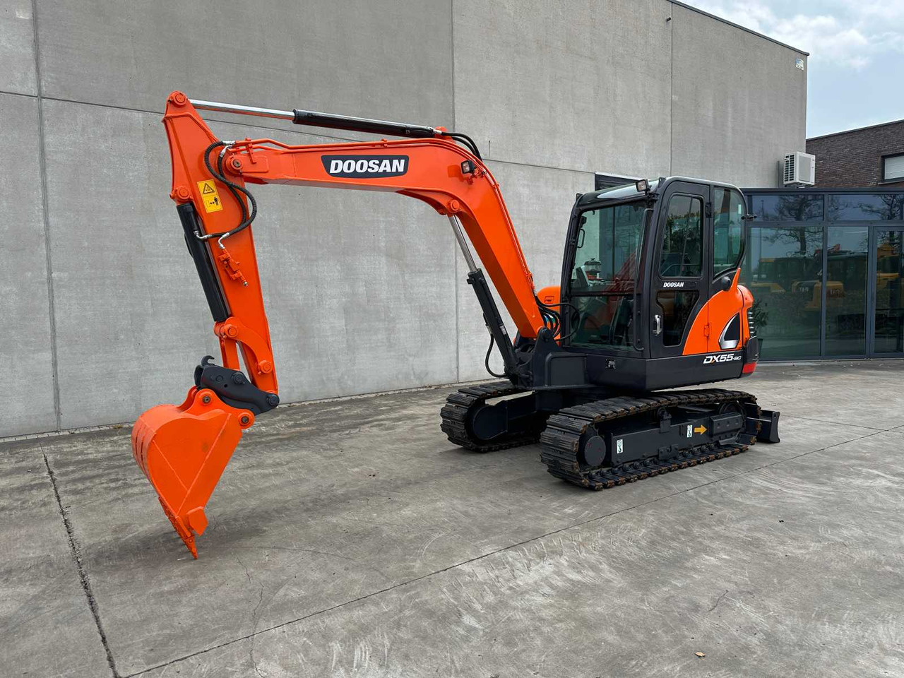 Doosan DX55-9C - Excavadora de cadenas: foto 1 Doosan DX55-9C - Excavadora de cadenas: foto 1