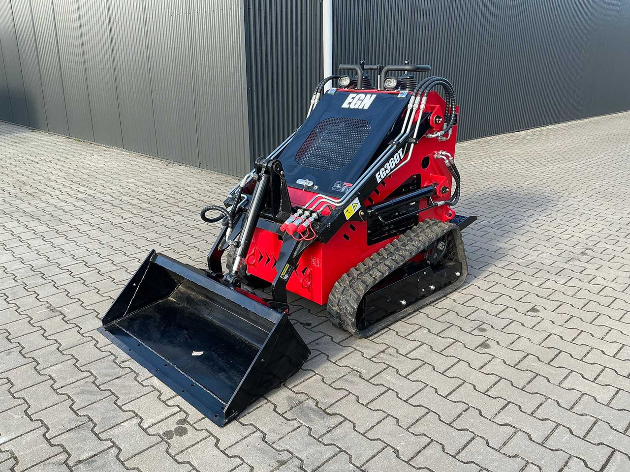 EGN EG360T MINI LOADER / SKID STEER LOADER ON TRACKS - Minicargadora de cadenas: foto 1 EGN EG360T MINI LOADER / SKID STEER LOADER ON TRACKS - Minicargadora de cadenas: foto 1