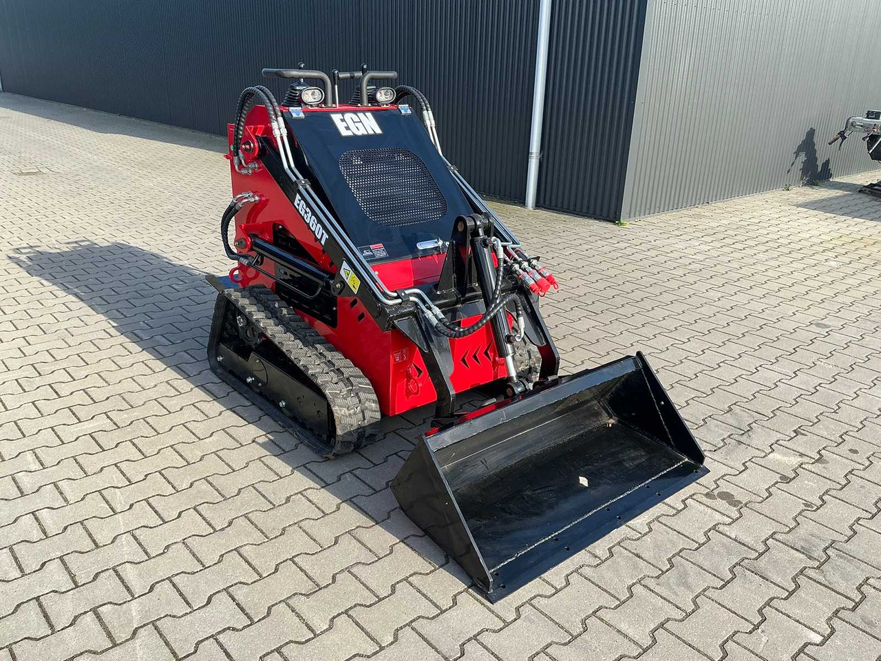 EGN EG360T MINI LOADER / SKID STEER LOADER ON TRACKS - Minicargadora de cadenas: foto 4 EGN EG360T MINI LOADER / SKID STEER LOADER ON TRACKS - Minicargadora de cadenas: foto 4