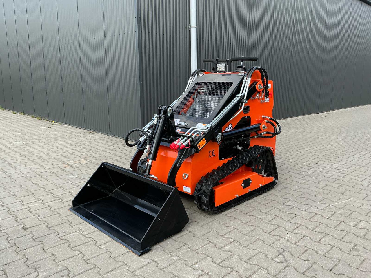 EGN EG36C MINI LOADER / SKID STEER LOADER ON TRACKS - Minicargadora de cadenas: foto 2 EGN EG36C MINI LOADER / SKID STEER LOADER ON TRACKS - Minicargadora de cadenas: foto 2
