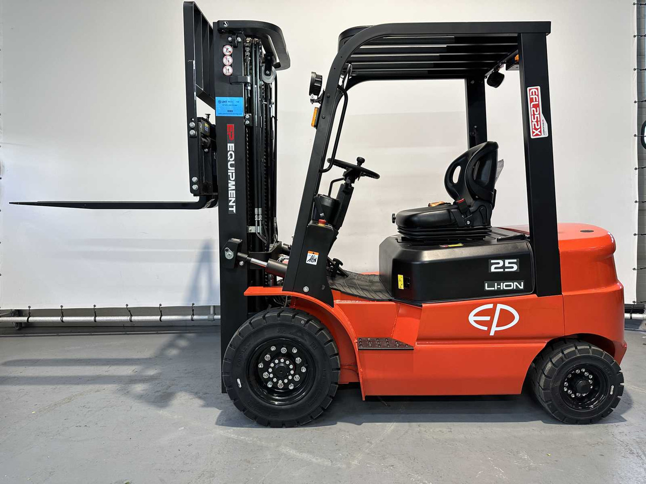 EP - EFL 252 X - FORK POSITIONER, SIDESHIFT, TRIPLEX, FORKLIFT 2025 - Carretilla elevadora: foto 5 EP - EFL 252 X - FORK POSITIONER, SIDESHIFT, TRIPLEX, FORKLIFT 2025 - Carretilla elevadora: foto 5