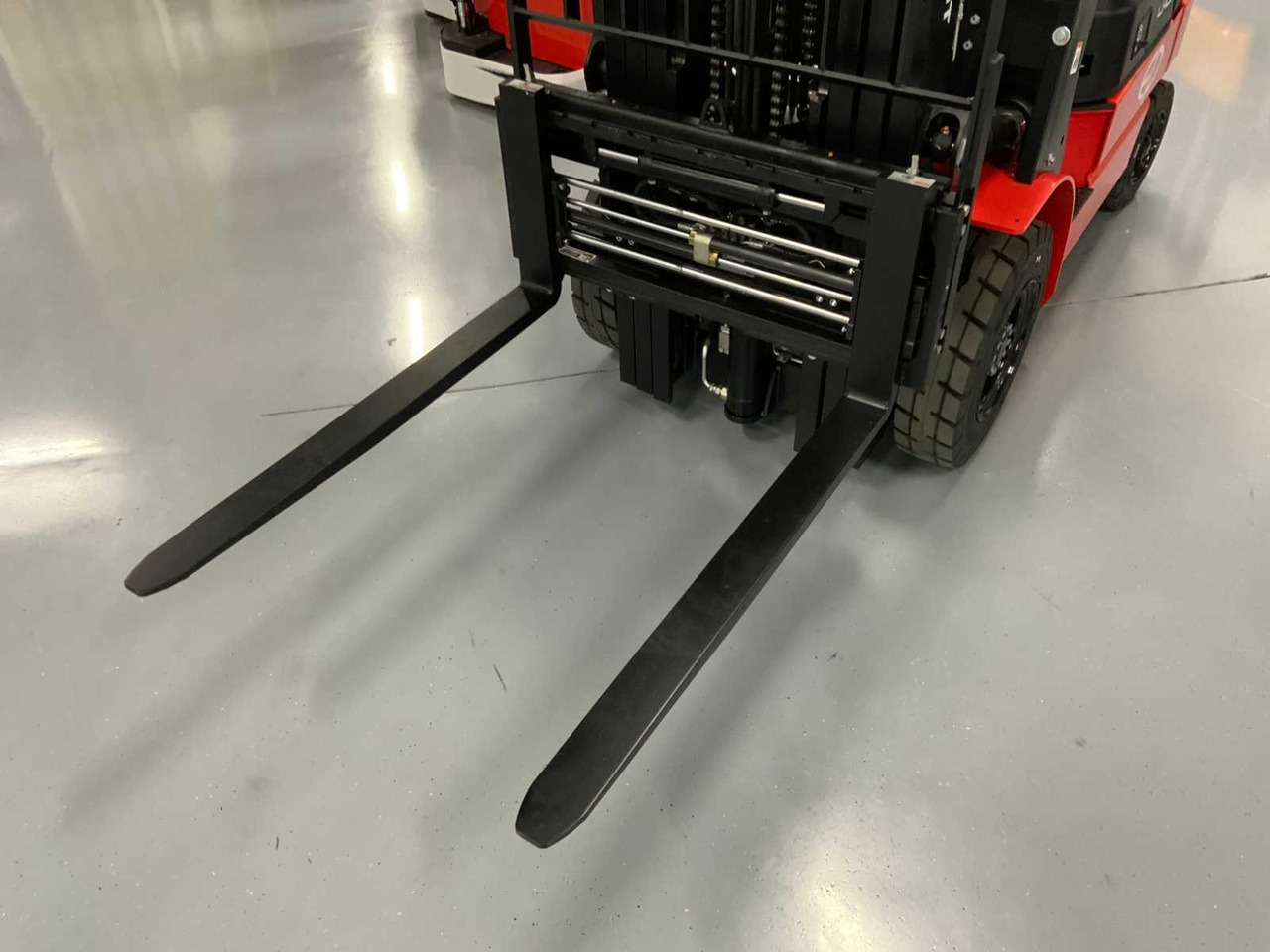 EP - EFL 252 X - FORK POSITIONER, SIDESHIFT, TRIPLEX, FORKLIFT 2025 - Carretilla elevadora: foto 2 EP - EFL 252 X - FORK POSITIONER, SIDESHIFT, TRIPLEX, FORKLIFT 2025 - Carretilla elevadora: foto 2