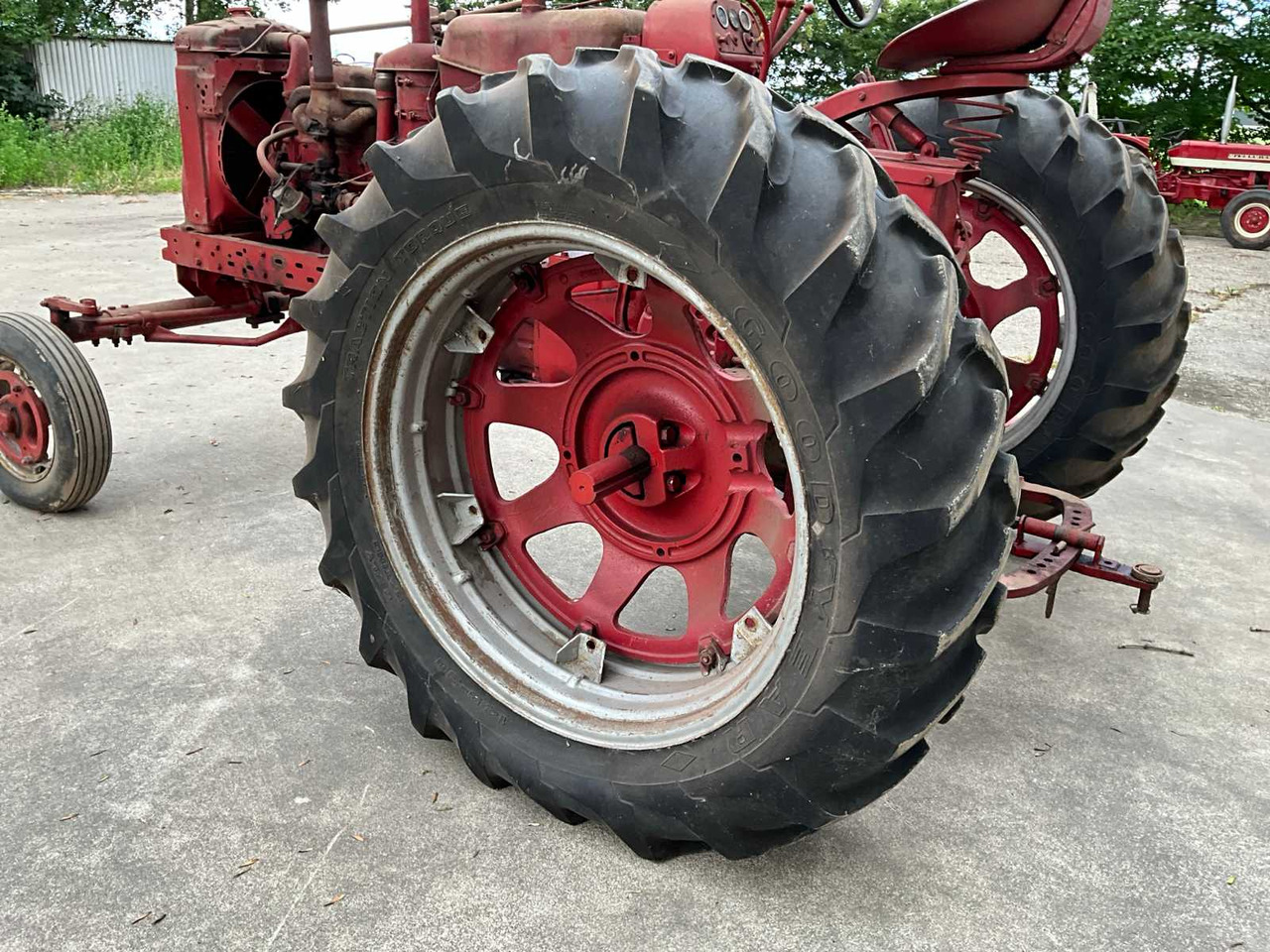 Farmall 400 “Benzine” - Tractor: foto 5 Farmall 400 “Benzine” - Tractor: foto 5