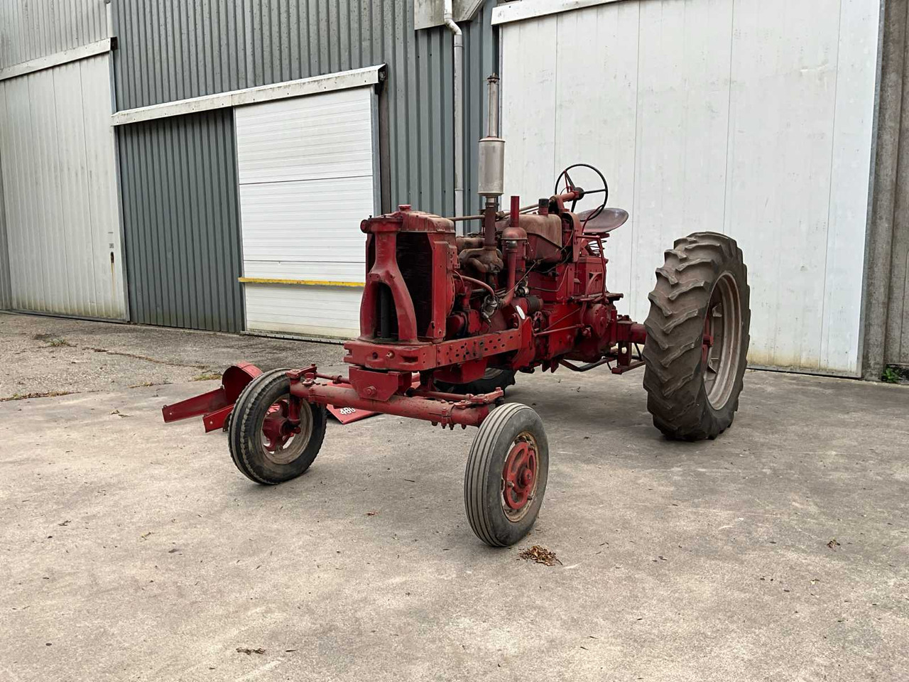 Farmall 400 “Benzine” - Tractor: foto 1 Farmall 400 “Benzine” - Tractor: foto 1