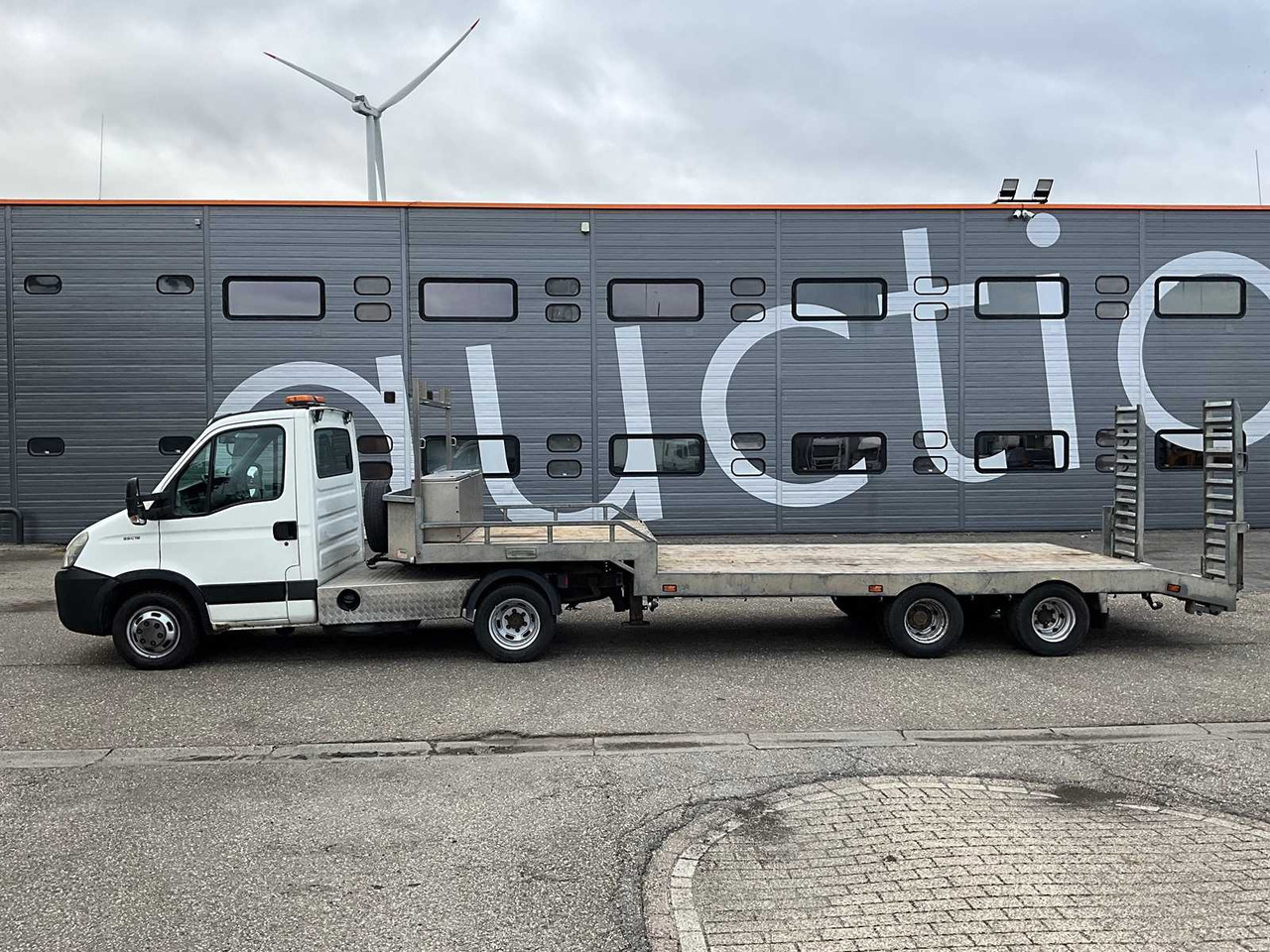 2006 IVECO DAILY 35C18 WITH VELDHUIZEN SEMI-TRAILER BE COMBINATION - Furgoneta: foto 2 2006 IVECO DAILY 35C18 WITH VELDHUIZEN SEMI-TRAILER BE COMBINATION - Furgoneta: foto 2