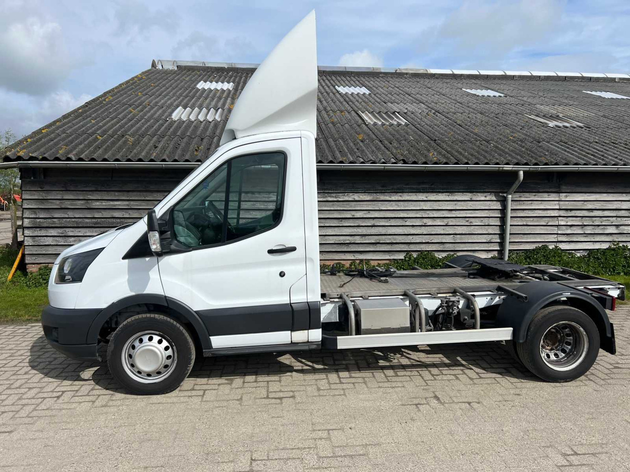 FORD - TRANSIT - 350 2.0 TDCI L2H1 - AMBIENTE - BE TRACTOR/ SEMI-TRAILER TRACTOR - COMMERCIAL VEHICLE - 2018 - Furgoneta: foto 3 FORD - TRANSIT - 350 2.0 TDCI L2H1 - AMBIENTE - BE TRACTOR/ SEMI-TRAILER TRACTOR - COMMERCIAL VEHICLE - 2018 - Furgoneta: foto 3