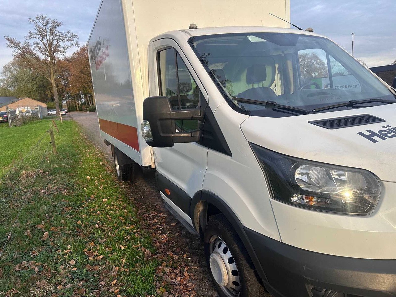 FORD - TRANSIT - 350 2.0 TDCI L4H1 BOX TRUCK WITH TAIL LIFT - VLZ-32-P - Furgoneta: foto 2 FORD - TRANSIT - 350 2.0 TDCI L4H1 BOX TRUCK WITH TAIL LIFT - VLZ-32-P - Furgoneta: foto 2