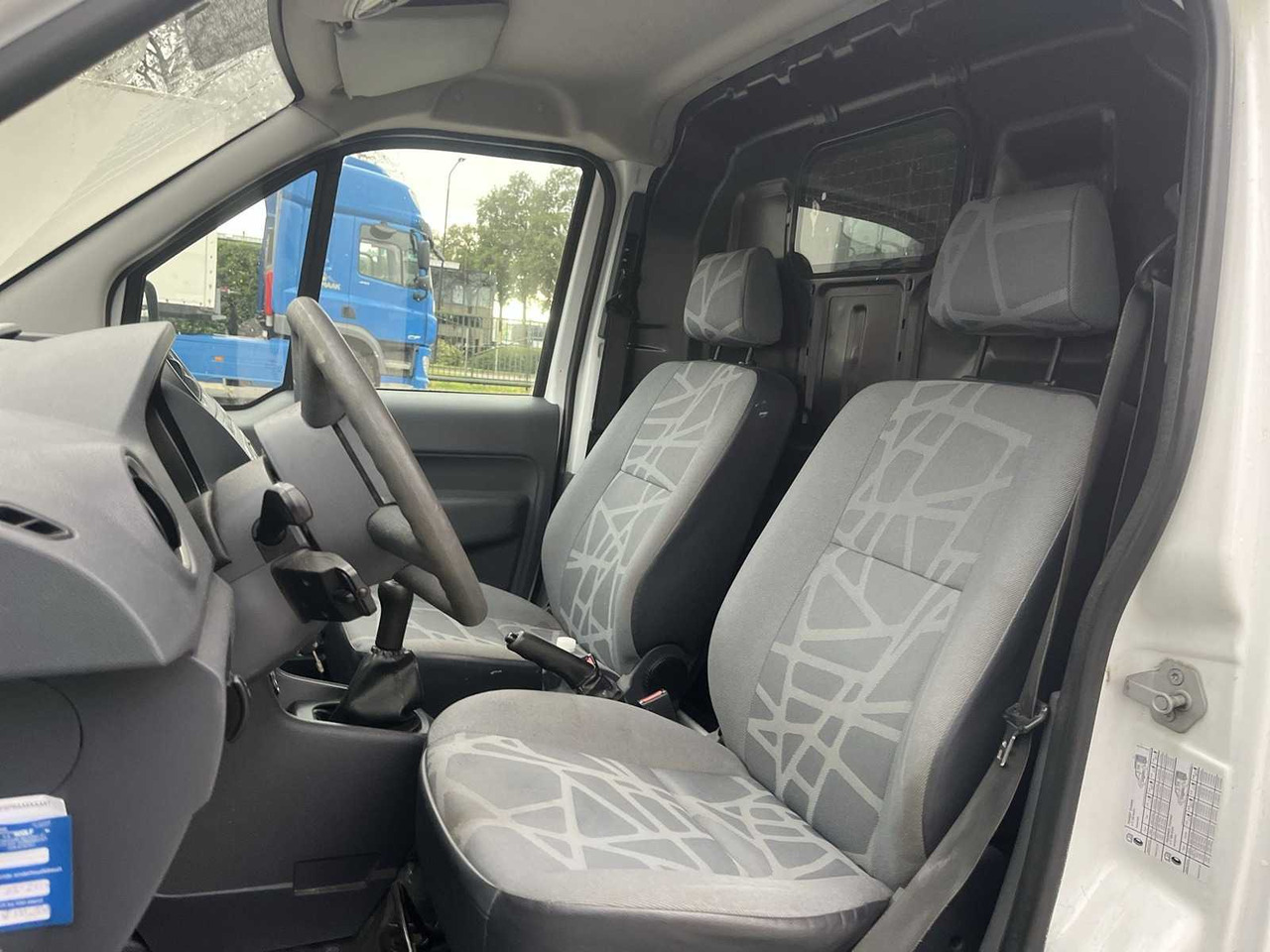 FORD TRANSIT CONNECT T200S 1.8 TDCI BUSINESS EDITION | 5-VVL-49 - Furgoneta: foto 4 FORD TRANSIT CONNECT T200S 1.8 TDCI BUSINESS EDITION | 5-VVL-49 - Furgoneta: foto 4