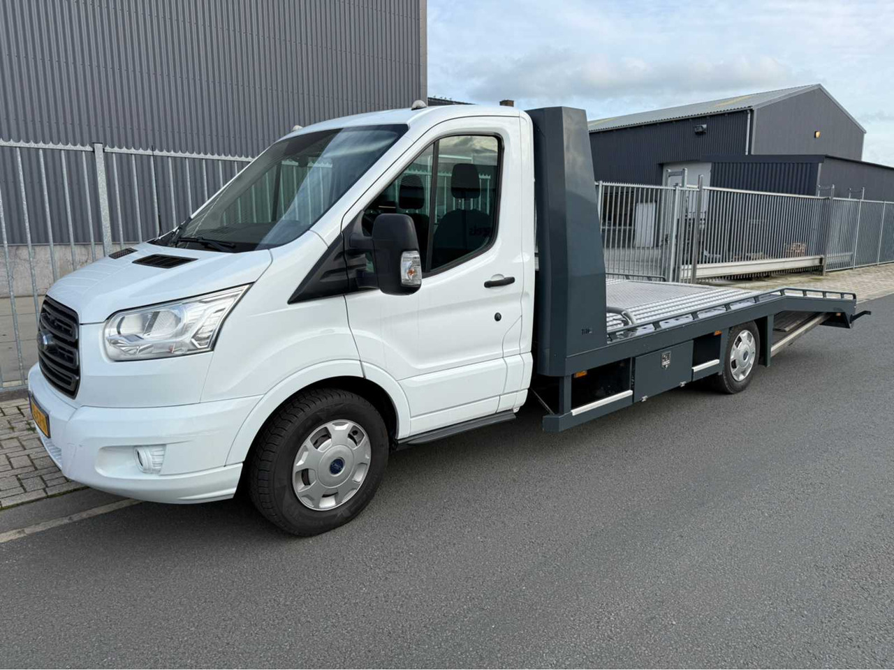 FORD - TRANSIT - TIJHOF CAR TRANSPORTER - COMMERCIAL VEHICLE - 2016 - Furgoneta: foto 1 FORD - TRANSIT - TIJHOF CAR TRANSPORTER - COMMERCIAL VEHICLE - 2016 - Furgoneta: foto 1