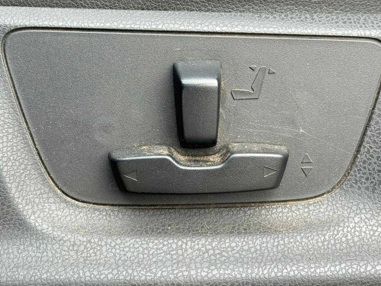 ISUZU D-MAX 2.5 DOUBLE CAB LSX 5-PERSON - 2016 | VX-388-L - Furgoneta: foto 4 ISUZU D-MAX 2.5 DOUBLE CAB LSX 5-PERSON - 2016 | VX-388-L - Furgoneta: foto 4