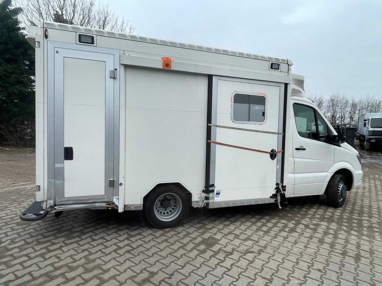 MERCEDES - SPRINTER 519 AMBULACE CAMPER - COMMERCIAL VEHICLE - Furgoneta: foto 4 MERCEDES - SPRINTER 519 AMBULACE CAMPER - COMMERCIAL VEHICLE - Furgoneta: foto 4