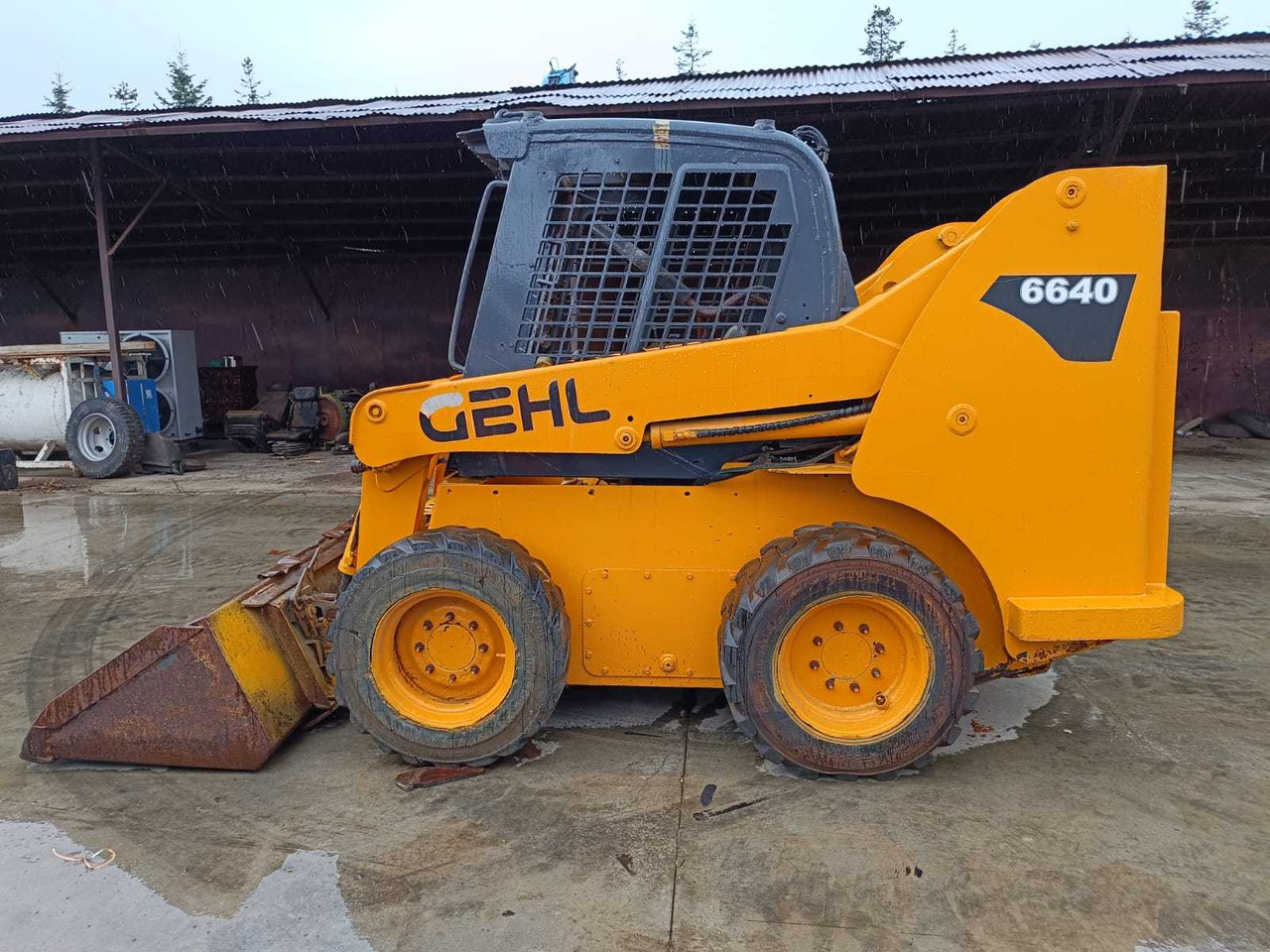 GEHL - 6640 - SKID STEER LOADER - Minicargadora de cadenas: foto 4 GEHL - 6640 - SKID STEER LOADER - Minicargadora de cadenas: foto 4