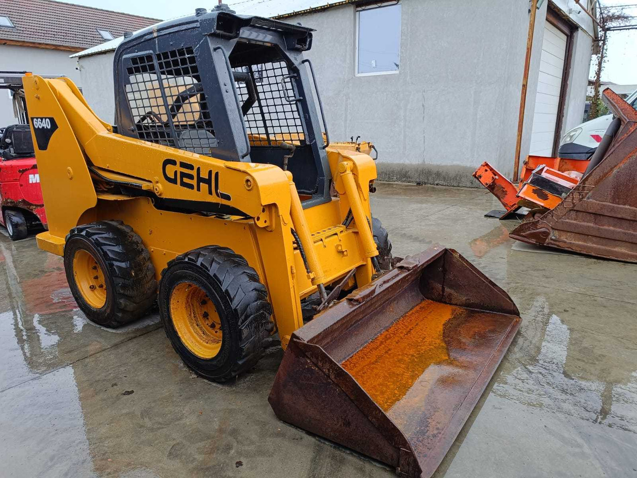 GEHL - 6640 - SKID STEER LOADER - Minicargadora de cadenas: foto 2 GEHL - 6640 - SKID STEER LOADER - Minicargadora de cadenas: foto 2