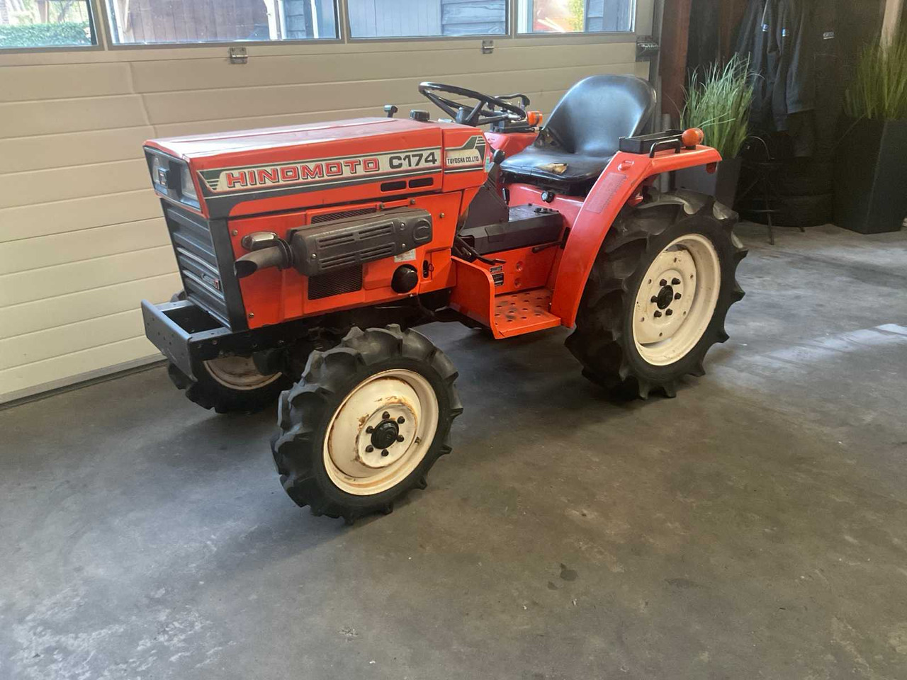 Hinomoto C 174 - Mini tractor: foto 1 Hinomoto C 174 - Mini tractor: foto 1