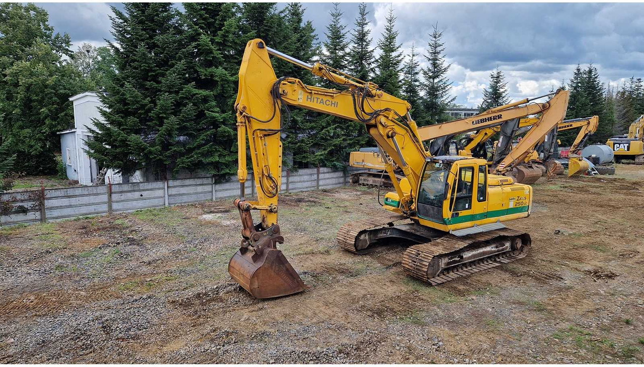 Hitachi ZX250 - Excavadora de cadenas: foto 1 Hitachi ZX250 - Excavadora de cadenas: foto 1