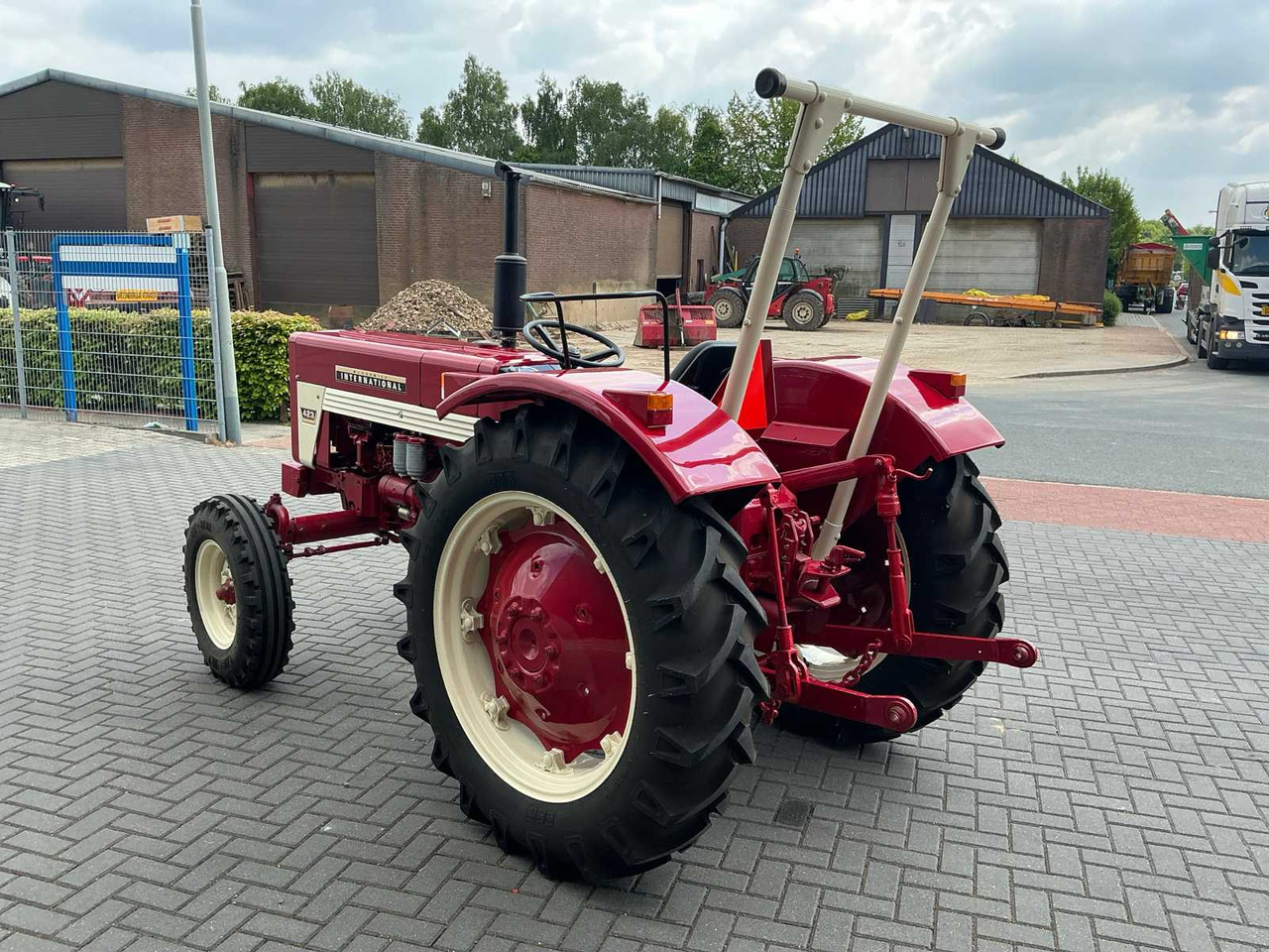 International 423 - Tractor: foto 5 International 423 - Tractor: foto 5