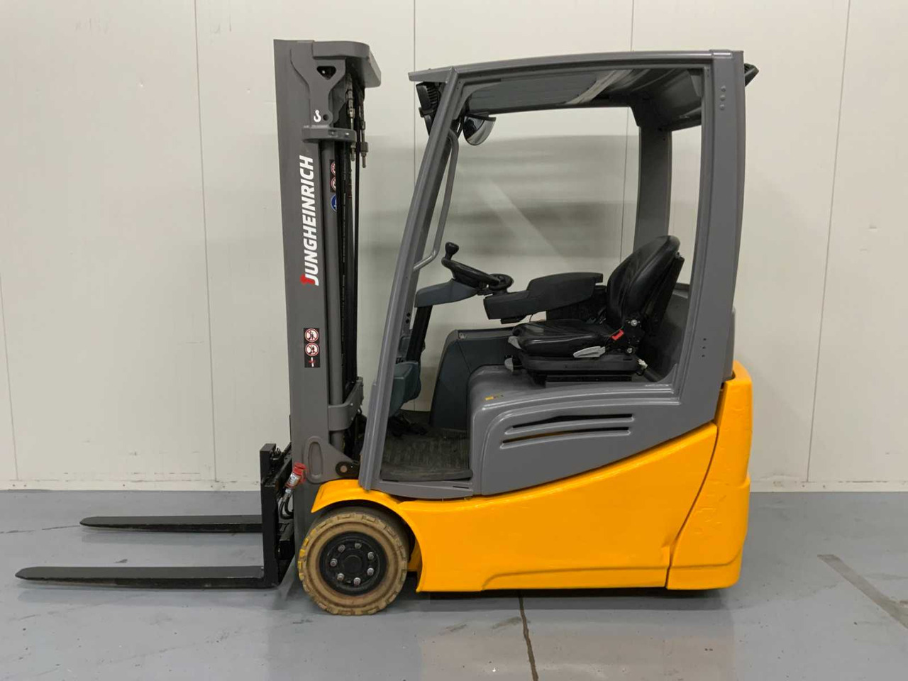 JUNGHEINRICH EFG216K - 4.6M PLYWOOD, FREE-LIFT, SIDE-SHIFT - FORKLIFT - Carretilla elevadora: foto 2 JUNGHEINRICH EFG216K - 4.6M PLYWOOD, FREE-LIFT, SIDE-SHIFT - FORKLIFT - Carretilla elevadora: foto 2