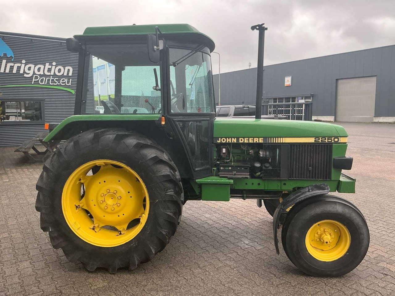 John Deere 2250 - Tractor: foto 3 John Deere 2250 - Tractor: foto 3