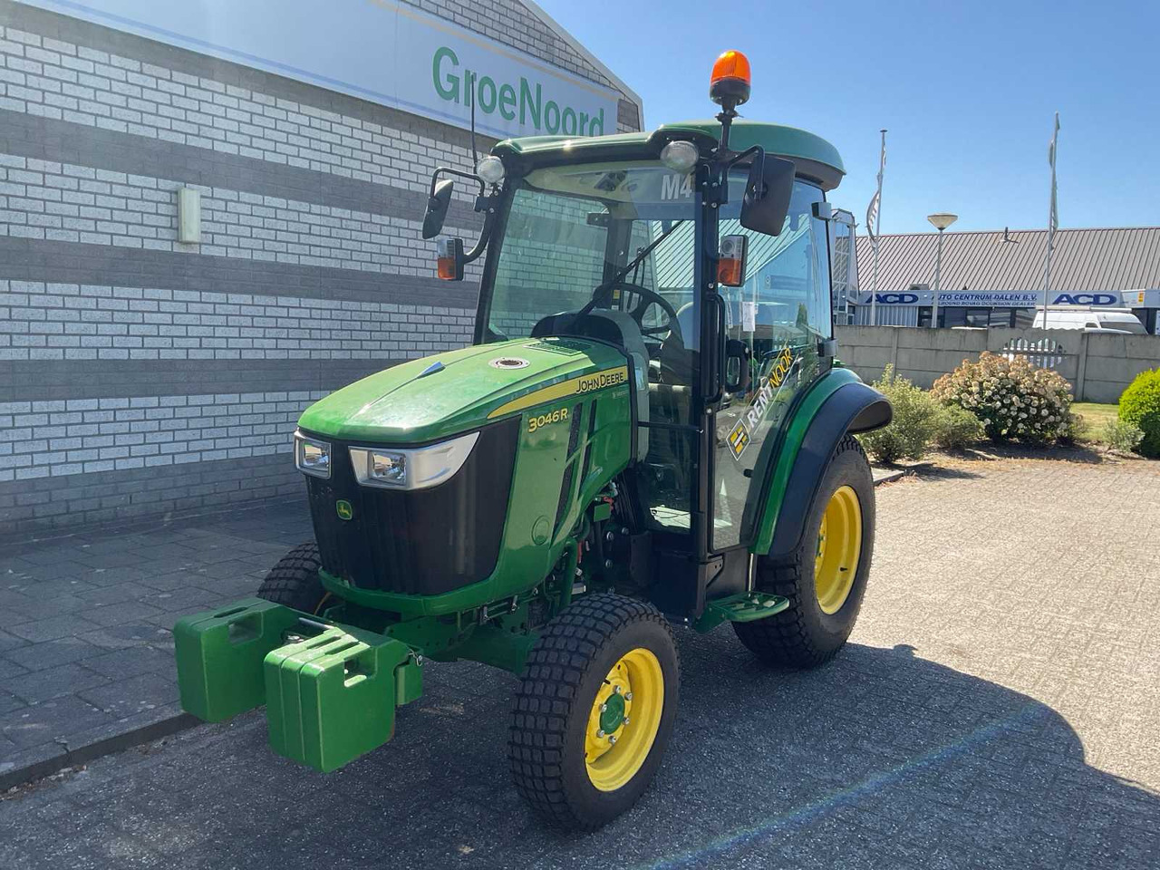 John Deere 3046R - Mini tractor: foto 1 John Deere 3046R - Mini tractor: foto 1