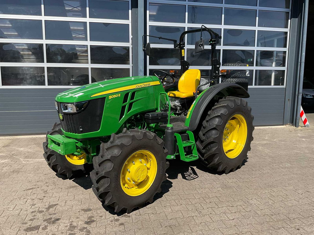 John Deere 5050E - Tractor: foto 1 John Deere 5050E - Tractor: foto 1