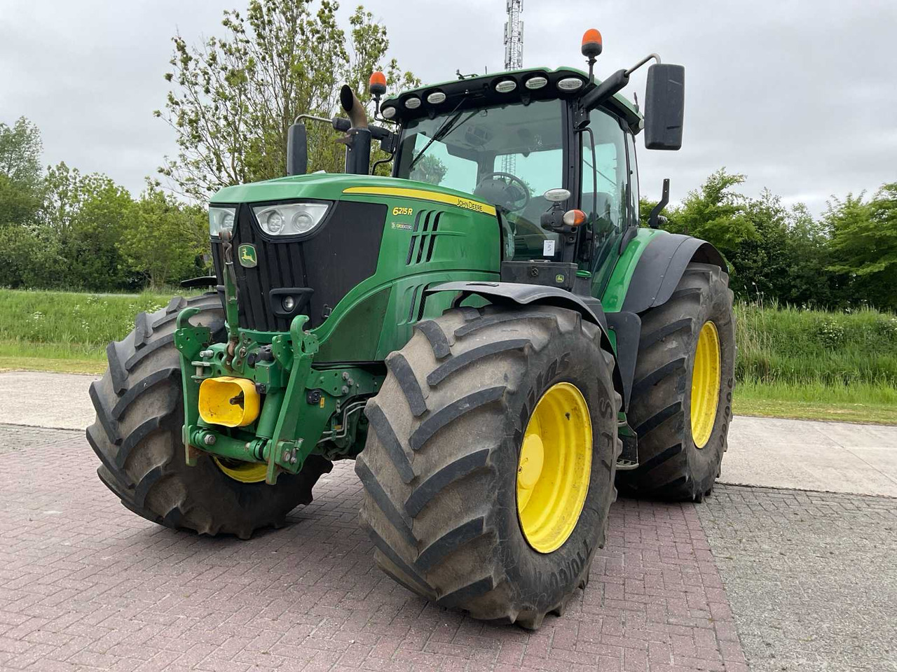 John Deere 6215R - Tractor: foto 1 John Deere 6215R - Tractor: foto 1