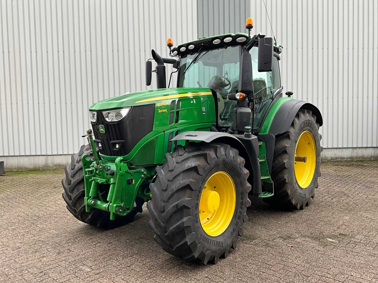 John Deere 6230R - Tractor: foto 1 John Deere 6230R - Tractor: foto 1