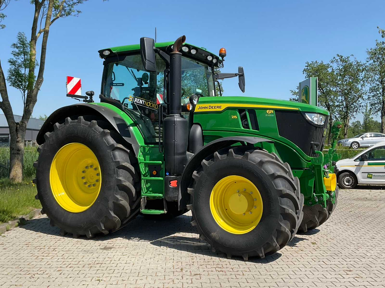 John Deere 6R 215 - Tractor: foto 2 John Deere 6R 215 - Tractor: foto 2