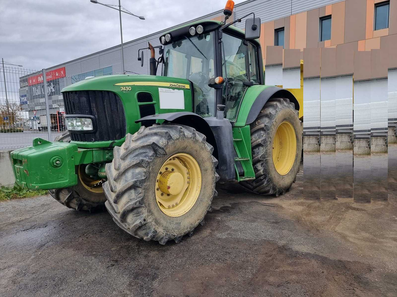 John Deere 7430 MW2 CD44 - Tractor: foto 1 John Deere 7430 MW2 CD44 - Tractor: foto 1