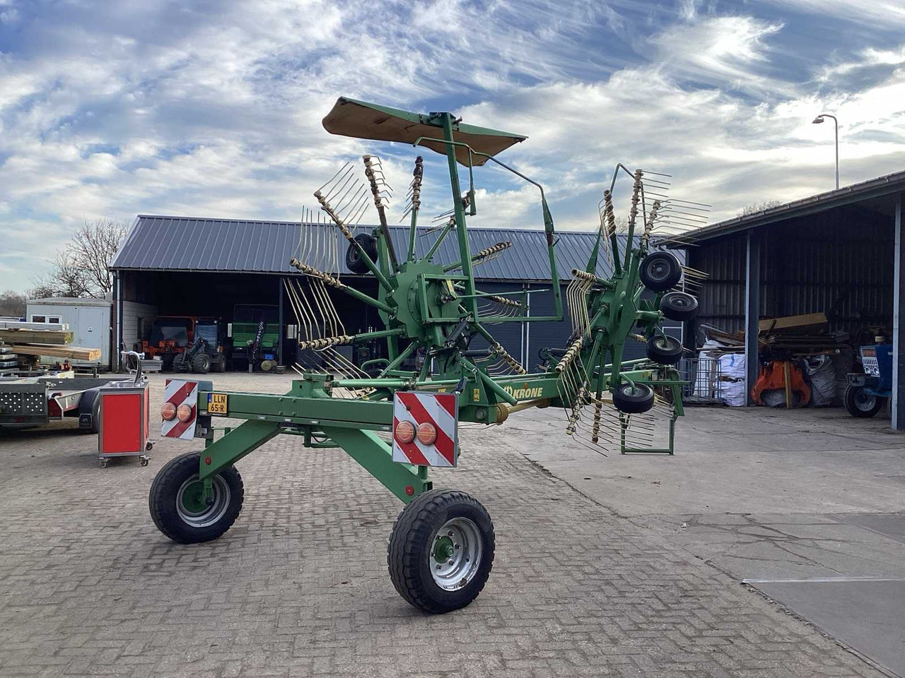 Krone SWADRO - Maquinaria de henificación: foto 4 Krone SWADRO - Maquinaria de henificación: foto 4