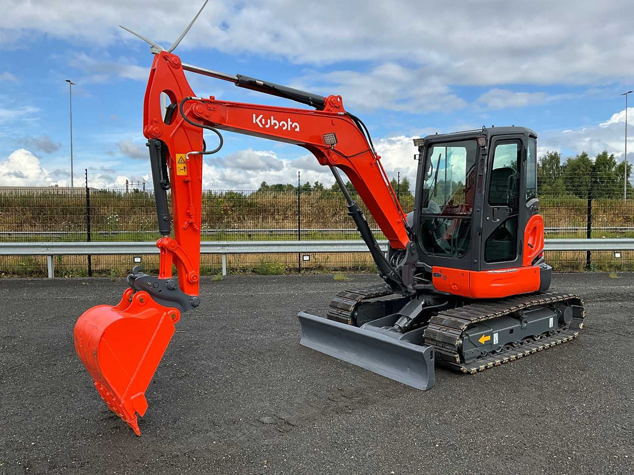 Kubota KX163-5 - Excavadora de cadenas: foto 1 Kubota KX163-5 - Excavadora de cadenas: foto 1