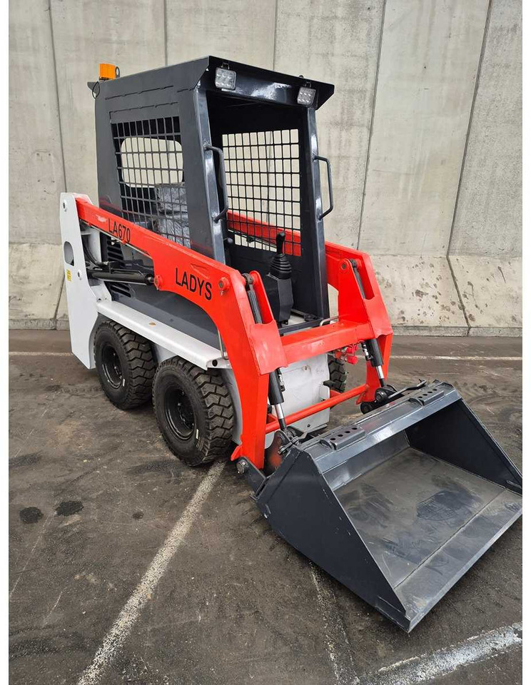 LADYS - 2025 - LA670 - SKID STEER LOADER - Minicargadora de cadenas: foto 1 LADYS - 2025 - LA670 - SKID STEER LOADER - Minicargadora de cadenas: foto 1
