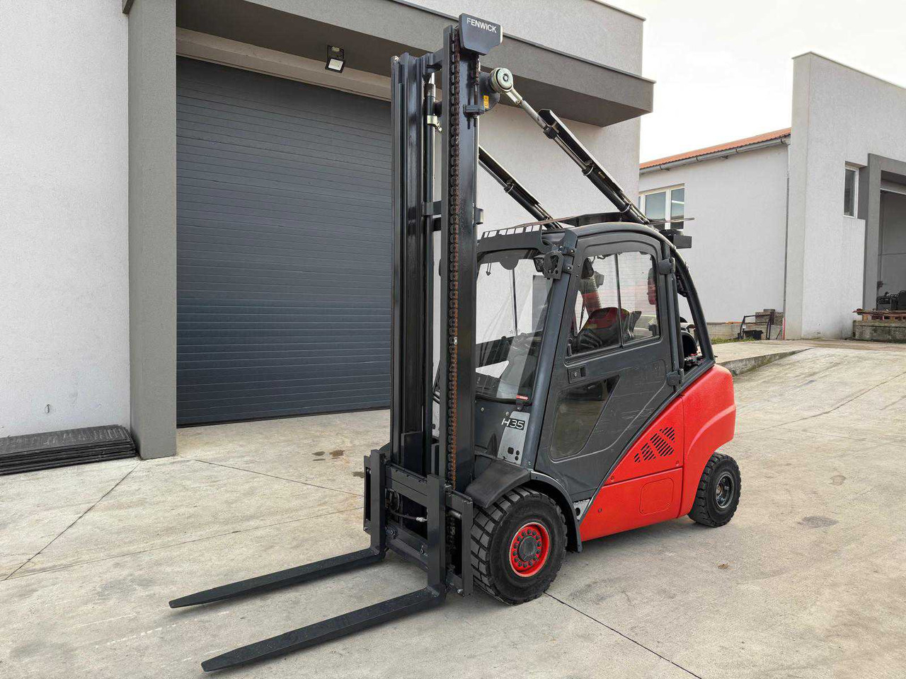LINDE - H35T-01 - FORKLIFT TRUCKS - 2011 - Carretilla elevadora: foto 1 LINDE - H35T-01 - FORKLIFT TRUCKS - 2011 - Carretilla elevadora: foto 1