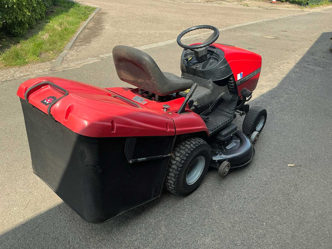 Massey Ferguson MF 122 Hydro - Cortacésped: foto 5 Massey Ferguson MF 122 Hydro - Cortacésped: foto 5