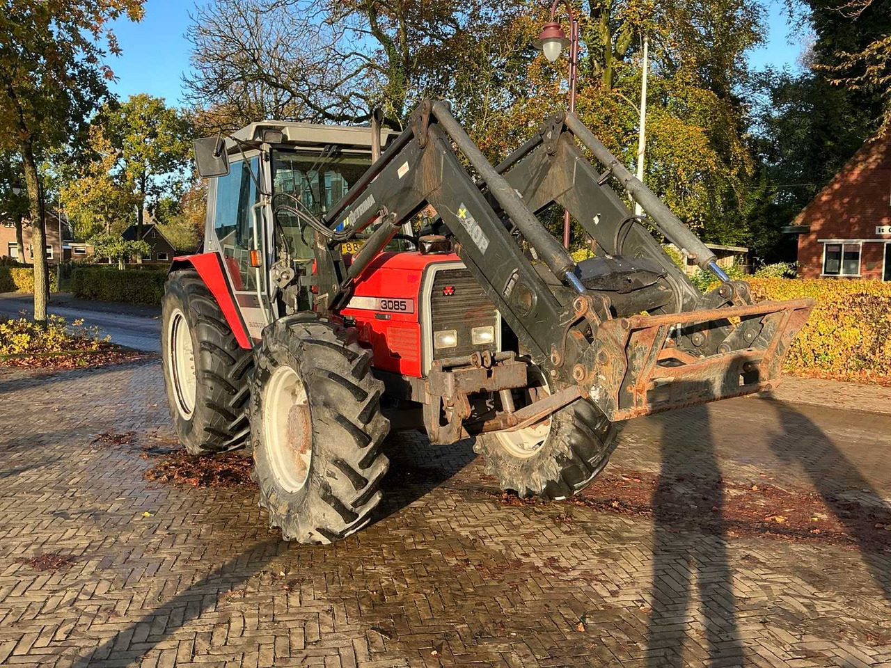Massey ferguson 1993 MASSEY FERGUSON 3085 FRONT LOADER FOUR WHEEL DRIVE FARM TRACTOR - Tractor: foto 3 Massey ferguson 1993 MASSEY FERGUSON 3085 FRONT LOADER FOUR WHEEL DRIVE FARM TRACTOR - Tractor: foto 3