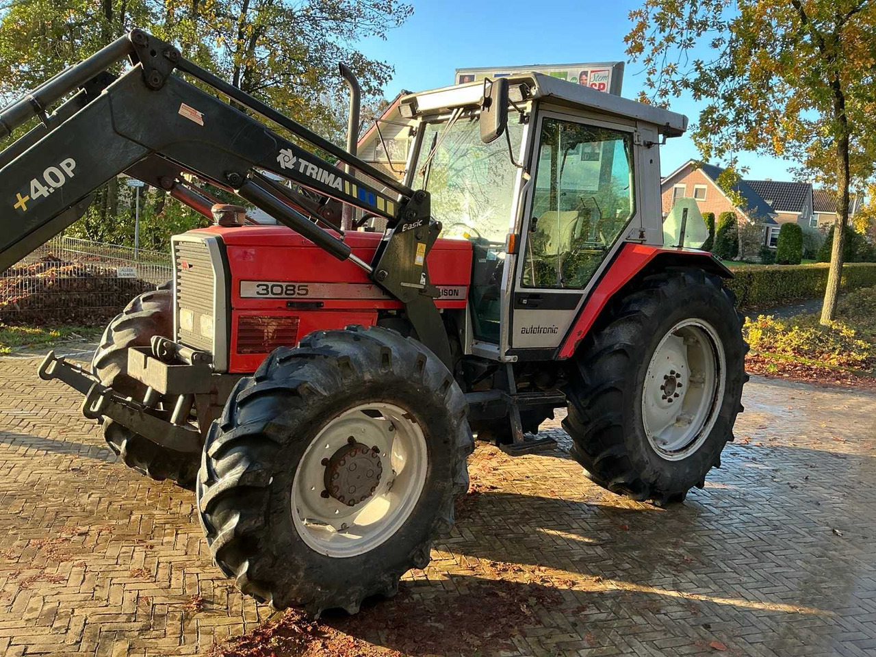 Massey ferguson 1993 MASSEY FERGUSON 3085 FRONT LOADER FOUR WHEEL DRIVE FARM TRACTOR - Tractor: foto 1 Massey ferguson 1993 MASSEY FERGUSON 3085 FRONT LOADER FOUR WHEEL DRIVE FARM TRACTOR - Tractor: foto 1