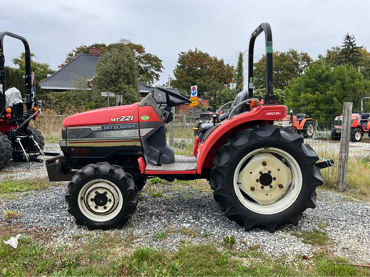 Mitsubishi MT221 - Tractor: foto 2 Mitsubishi MT221 - Tractor: foto 2