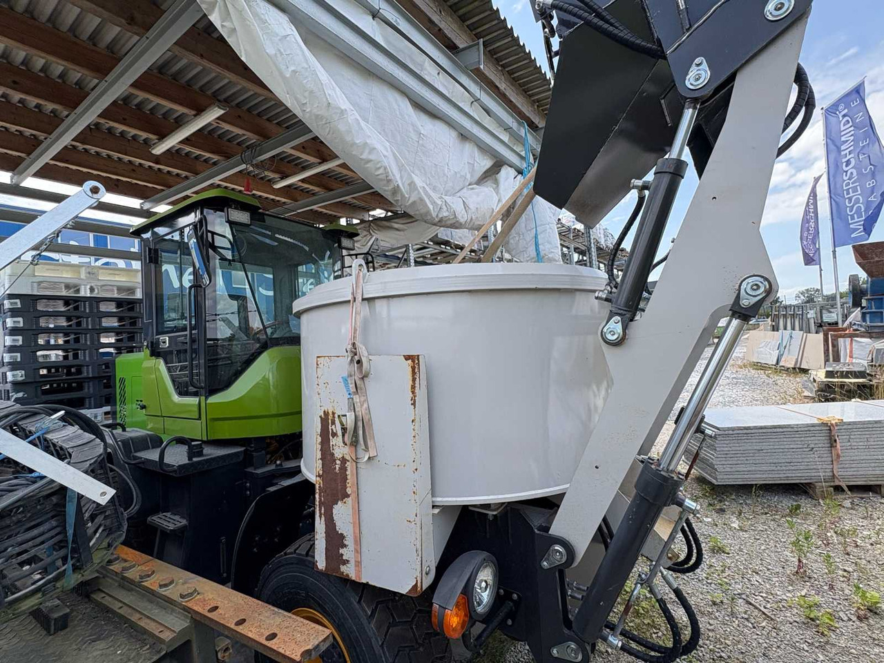 Moving Concrete Mixer - Desensiladora: foto 1 Moving Concrete Mixer - Desensiladora: foto 1