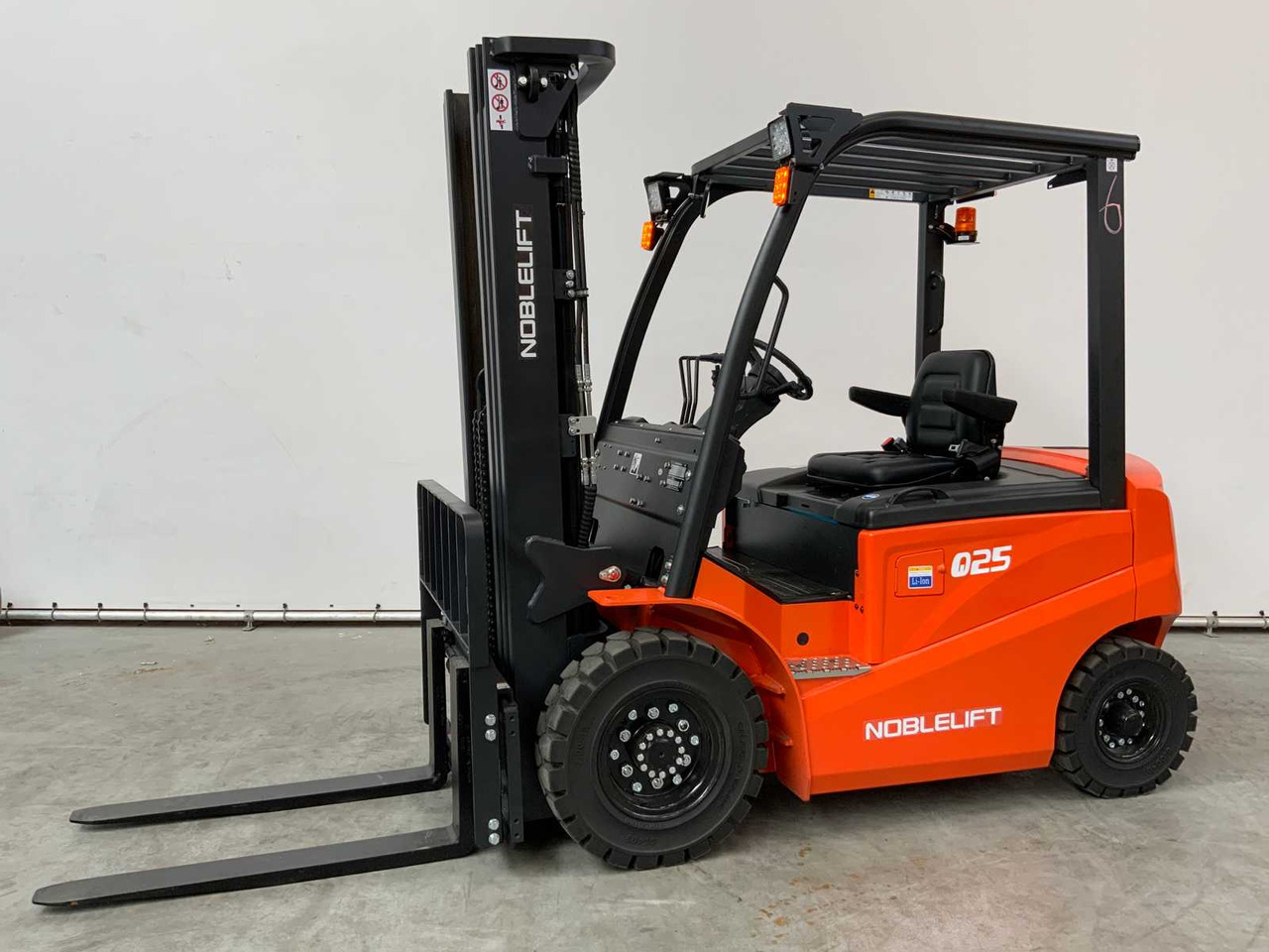 NOBLELIFT - 2024 - Q25-SERIES - 2.5T FORKLIFT ADJUSTABLE FORKS 4.8M - Carretilla elevadora: foto 1 NOBLELIFT - 2024 - Q25-SERIES - 2.5T FORKLIFT ADJUSTABLE FORKS 4.8M - Carretilla elevadora: foto 1