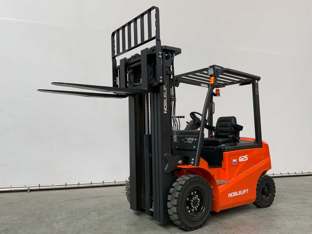 NOBLELIFT - 2024 - Q25-SERIES - 2.5T FORKLIFT ADJUSTABLE FORKS 4.8M - Carretilla elevadora: foto 2 NOBLELIFT - 2024 - Q25-SERIES - 2.5T FORKLIFT ADJUSTABLE FORKS 4.8M - Carretilla elevadora: foto 2