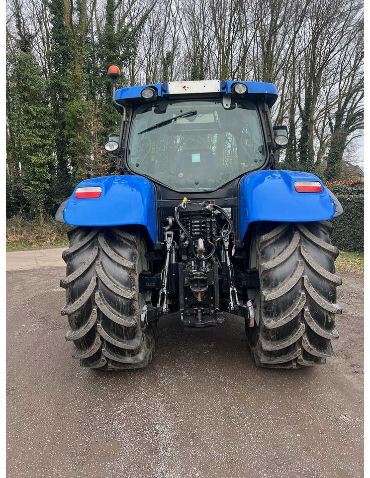 New Holland T6030 - Tractor: foto 4 New Holland T6030 - Tractor: foto 4