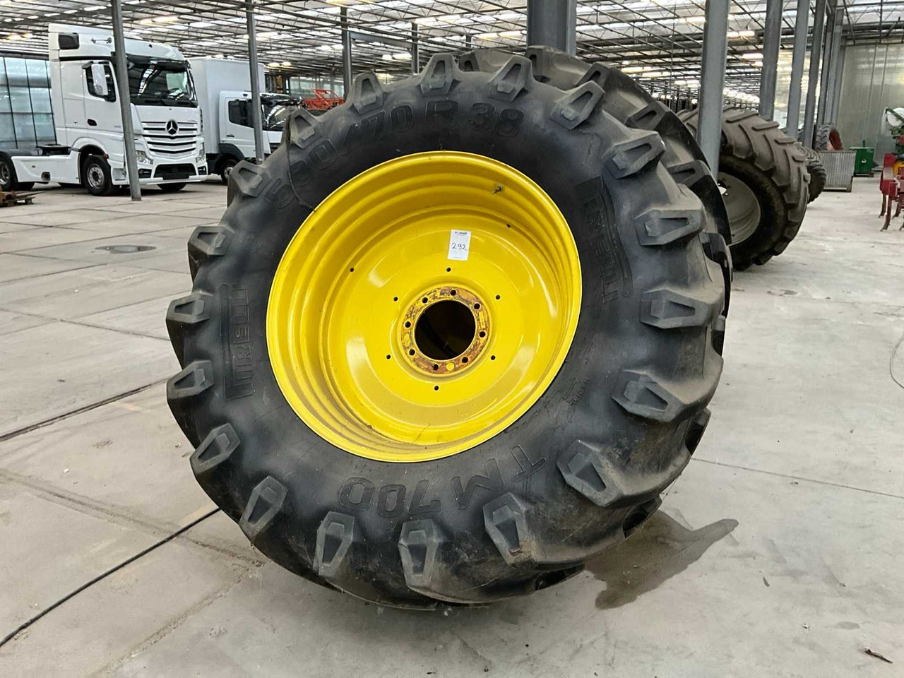 Pirelli TM700 - Neumáticos y llantas para Tractor: foto 1 Pirelli TM700 - Neumáticos y llantas para Tractor: foto 1
