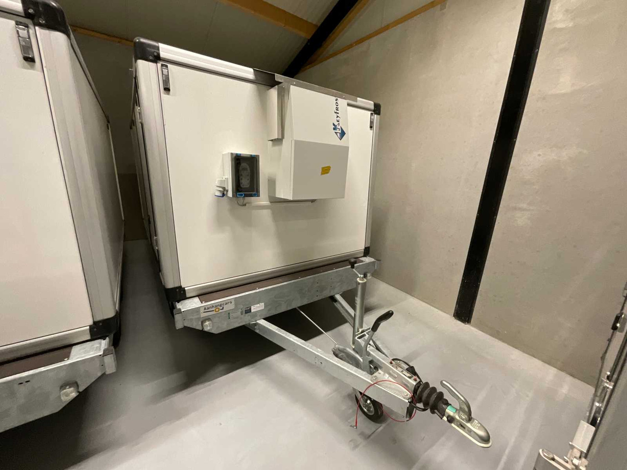 2023 EDUARD 4 TRAILER WITH KEYFROST FRIDGE FREEZER BODY - Remolque: foto 2 2023 EDUARD 4 TRAILER WITH KEYFROST FRIDGE FREEZER BODY - Remolque: foto 2