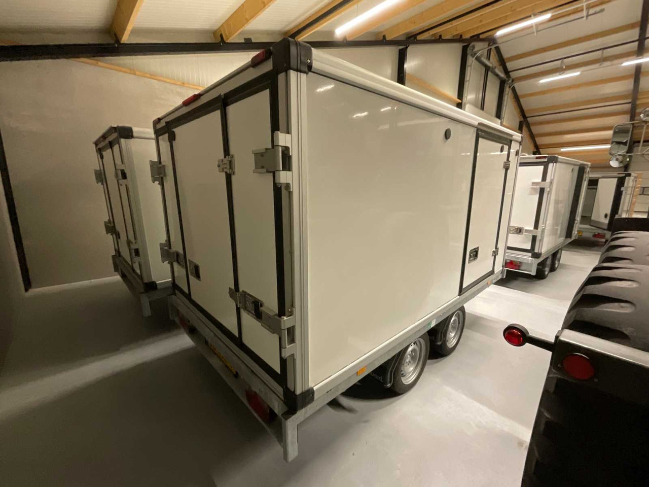 2023 EDUARD 4 TRAILER WITH KEYFROST FRIDGE FREEZER BODY - Remolque: foto 3 2023 EDUARD 4 TRAILER WITH KEYFROST FRIDGE FREEZER BODY - Remolque: foto 3